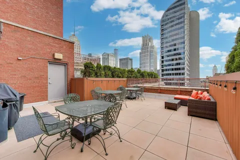 $275,000 | 208 West Washington Street, Unit 1913, Chicago, IL 60606