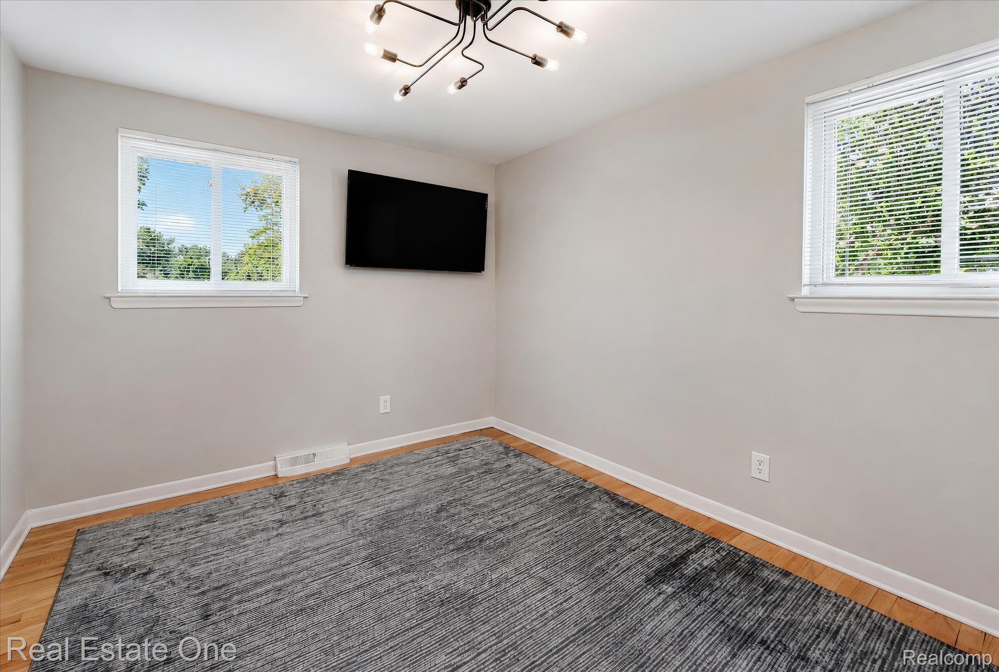 1355 Oak Street Rochester, MI 48307 - Photo 28 of 44 28-028.jpg