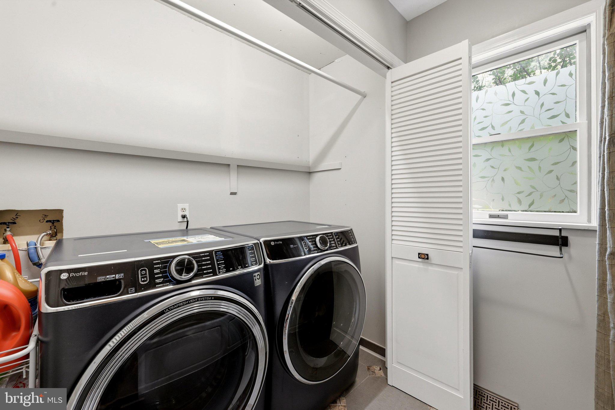 150 Holiday Road Cross Junction, VA 22625 - Photo 38 of 97 Main-level laundry