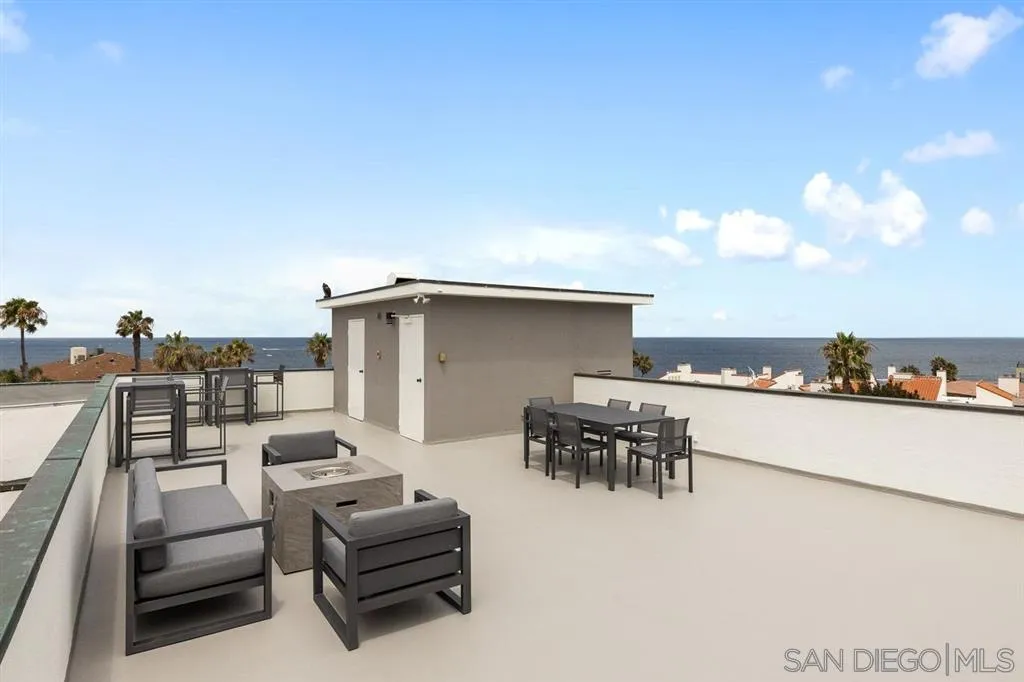 230 Prospect Street, Unit 17 La Jolla, CA 92037 - Photo 22 of 25 a terrace with outdoor seating