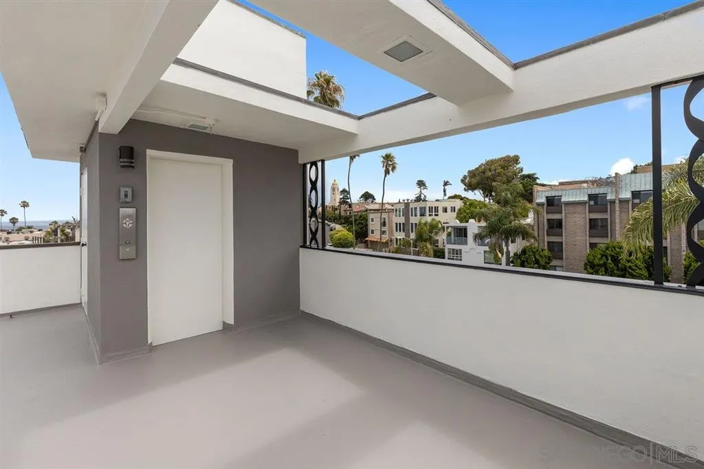 230 Prospect Street, Unit 17 La Jolla, CA 92037 - Photo 23 of 25 a view of a balcony