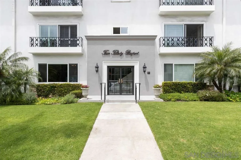 230 Prospect Street, Unit 17 La Jolla, CA 92037 - Photo 3 of 25 a front view of a house with yard and green space