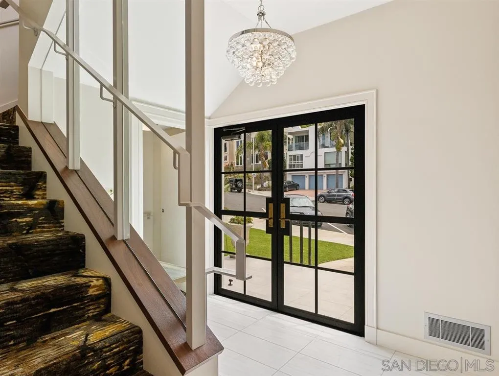 230 Prospect Street, Unit 17 La Jolla, CA 92037 - Photo 5 of 25 a view of entryway
