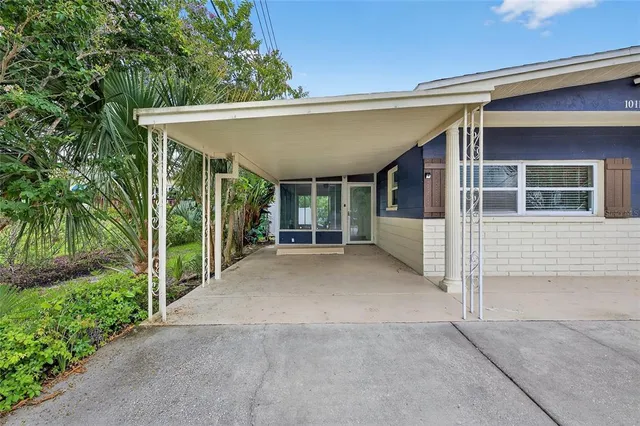 a view of a house with porch
