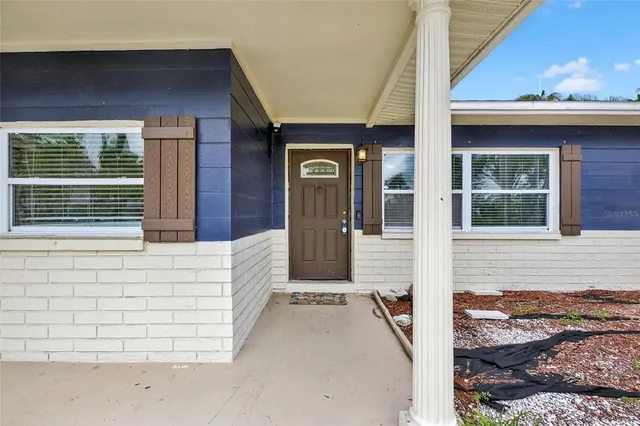 a view of entrance door of the house