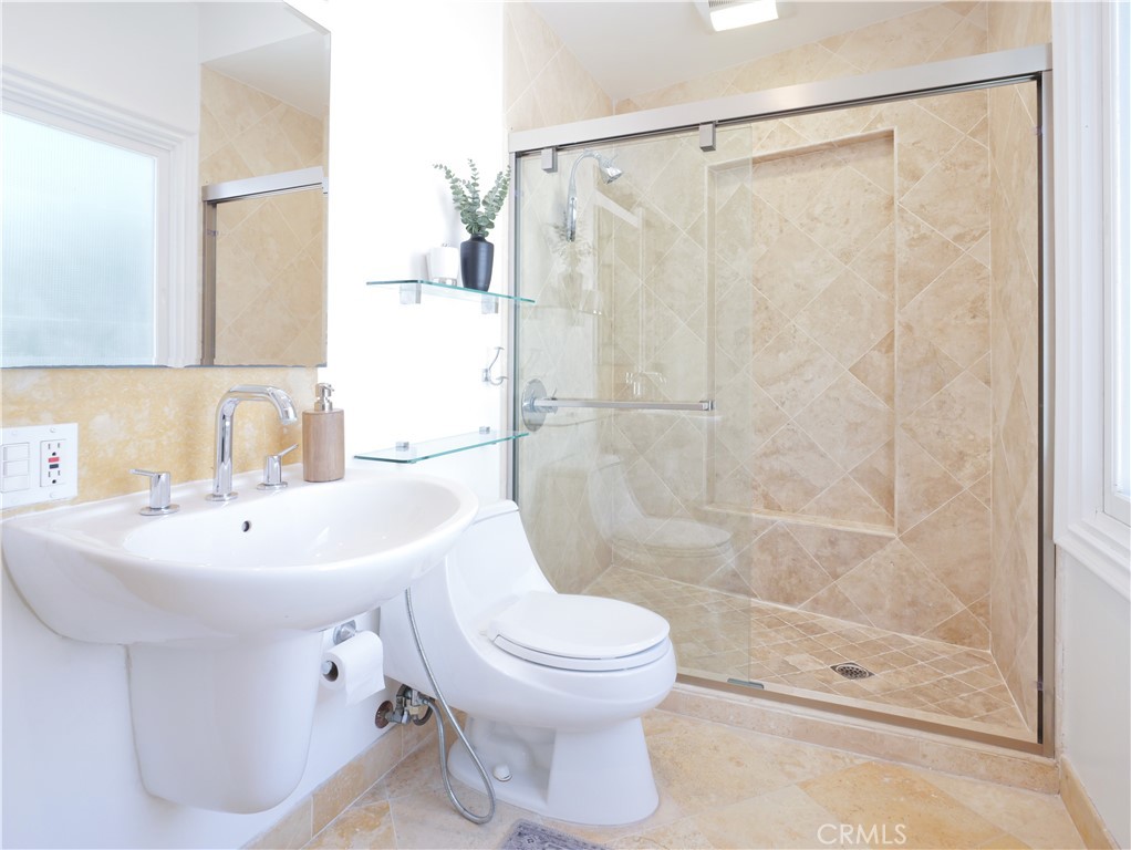 27424 Rainbow Ridge Road Palos Verdes Peninsula, CA 90274 - Photo 20 of 59 Bathroom 2