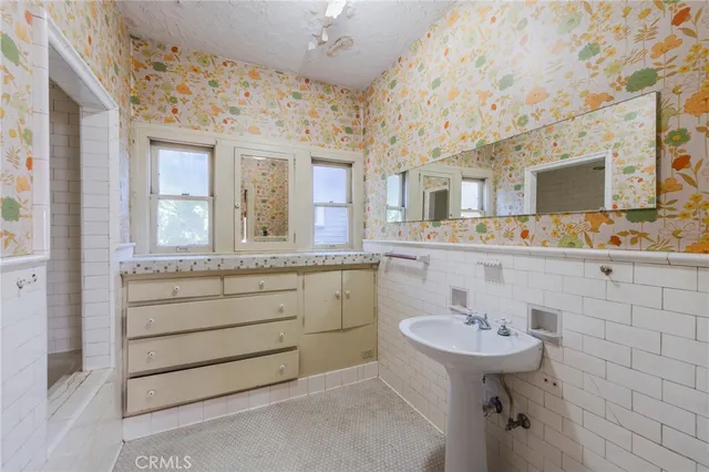 $1,499,000 | 215 Mira Mar Avenue, Long Beach, CA 90803