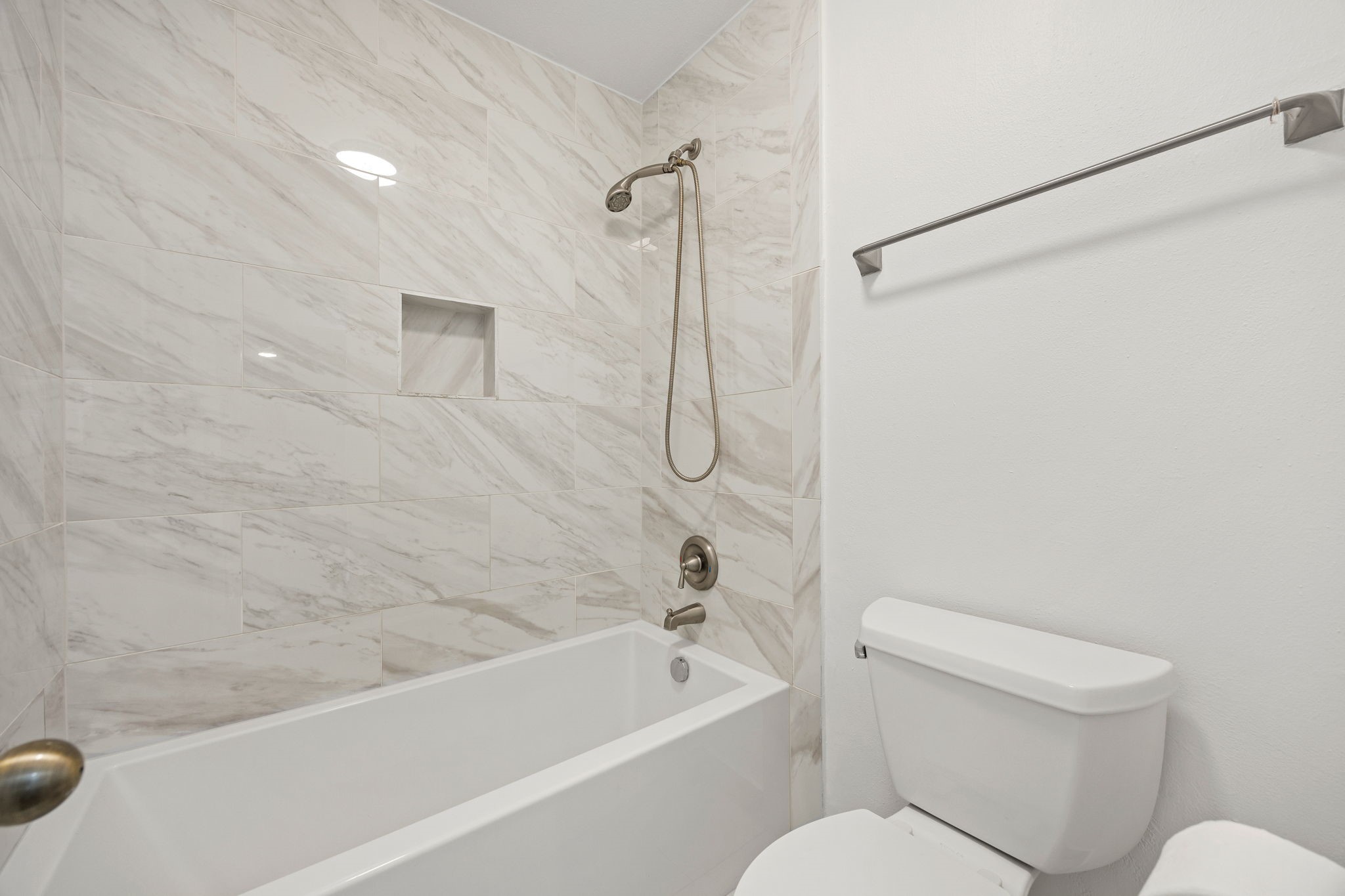 2829 Timmons Lane, Unit 130 Houston, TX 77027 - Photo 12 of 23 a bathroom with a toilet and a bathtub