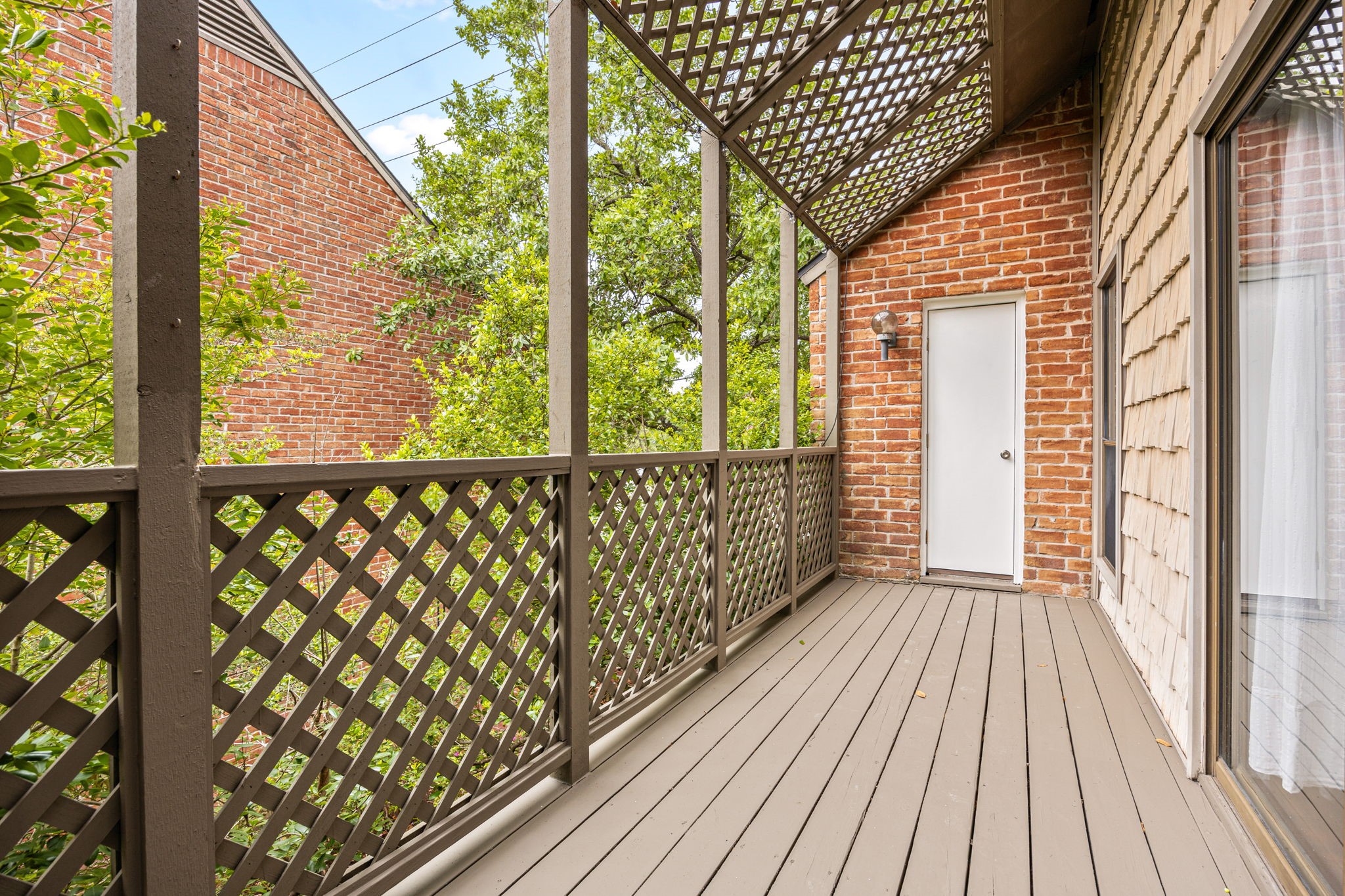 2829 Timmons Lane, Unit 130 Houston, TX 77027 - Photo 18 of 23 a view of a wooden balcony