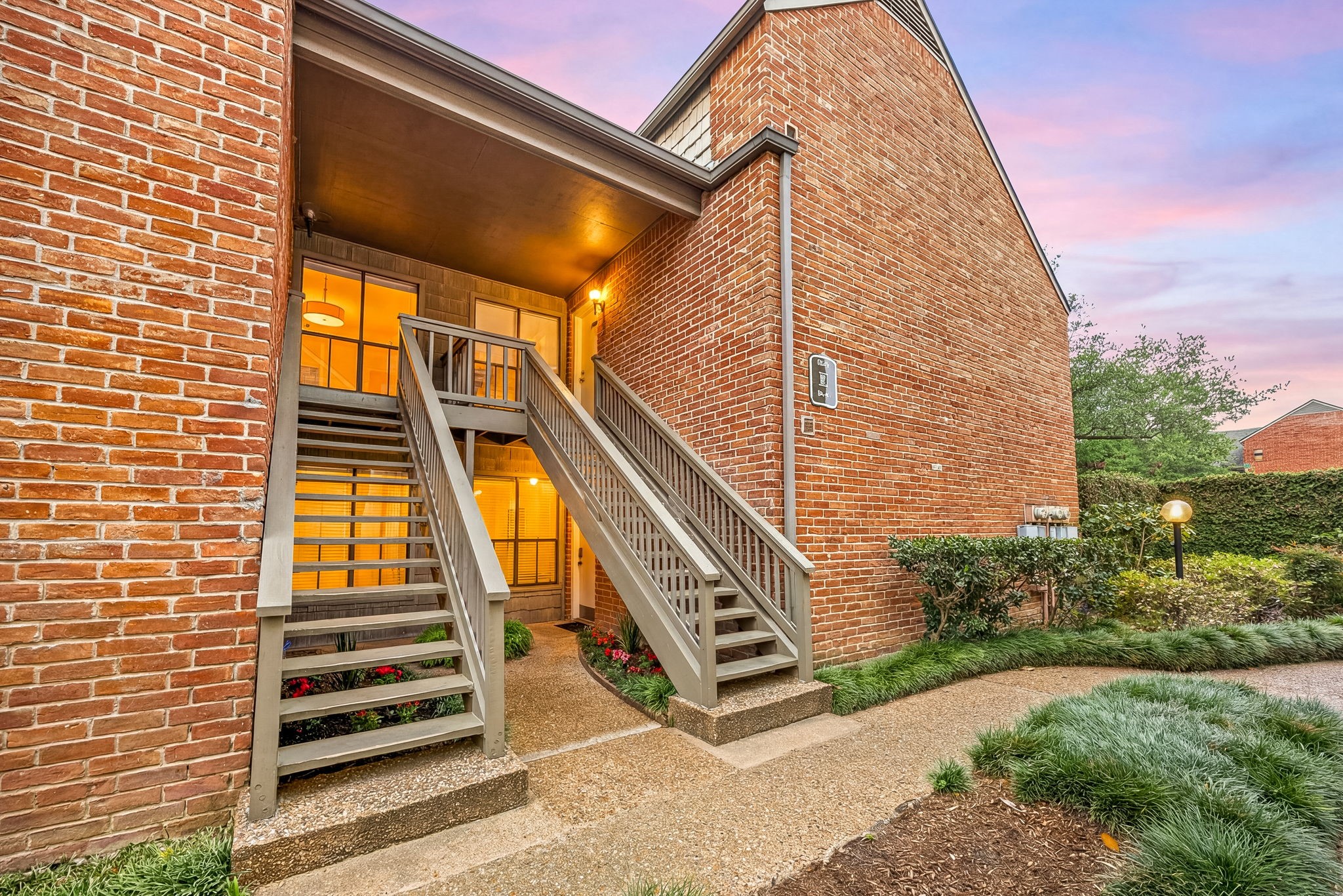 2829 Timmons Lane, Unit 130 Houston, TX 77027 - Photo 20 of 23 a front view of a building
