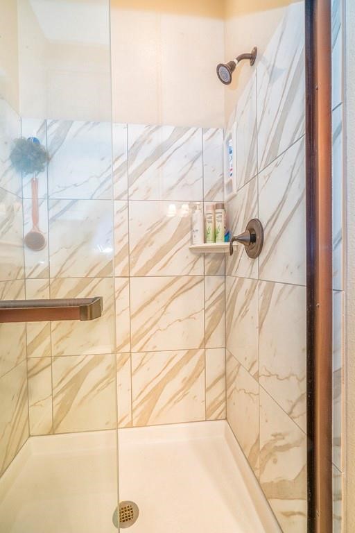 6026 County Road 73 Robstown, TX 78380 - Photo 12 of 30 a bathroom with a shower