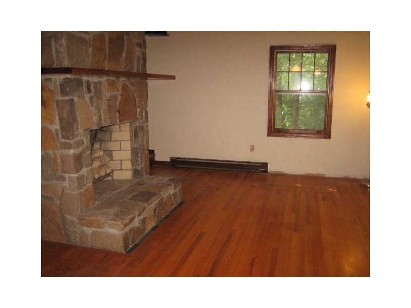 287 Yawgoo Valley Road Exeter, RI 02822 - Photo 8 of 20 Living Room.
