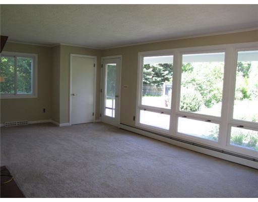66 Readfield Road Manchester, ME 04351 - Photo 5 of 10 Living Room.