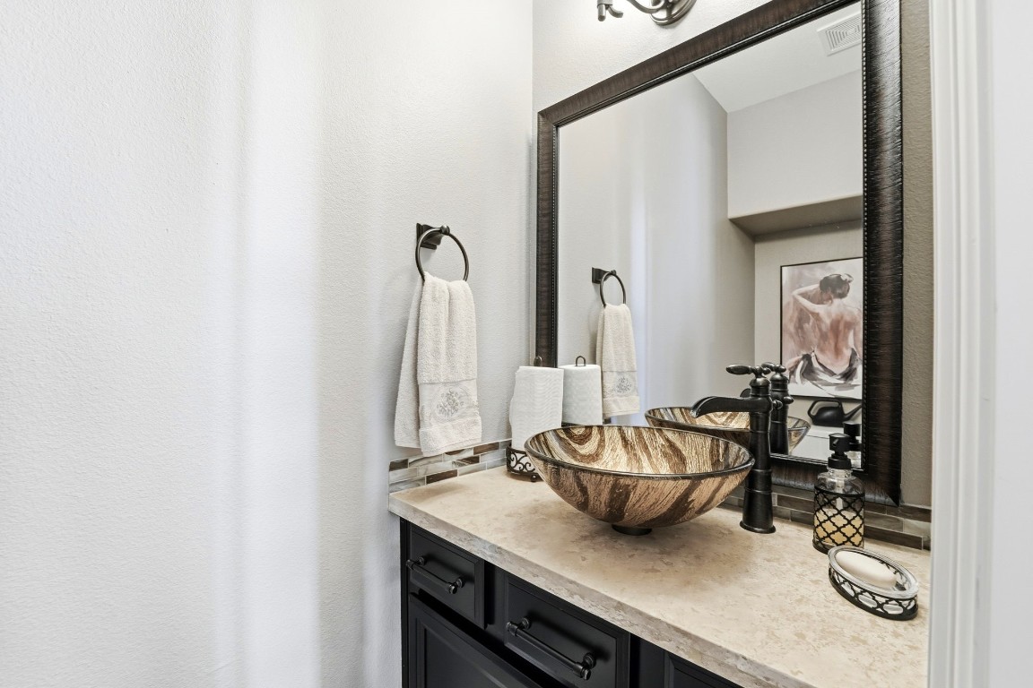 27383 Pendleton Trace Drive Spring, TX 77386 - Photo 12 of 33 Half bath on the first floor.