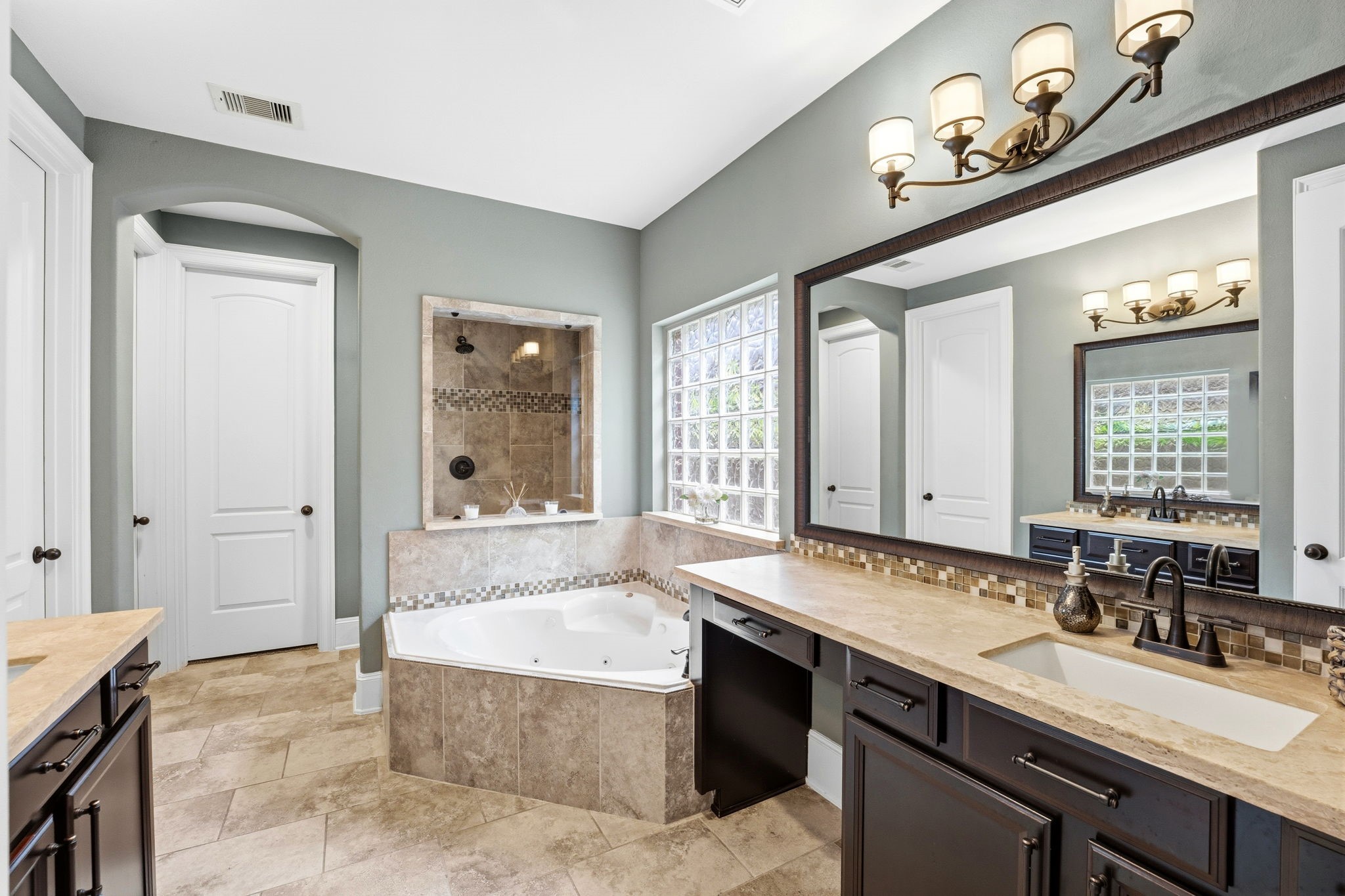 27383 Pendleton Trace Drive Spring, TX 77386 - Photo 15 of 33 Double vanities enhance the primary bathroom.