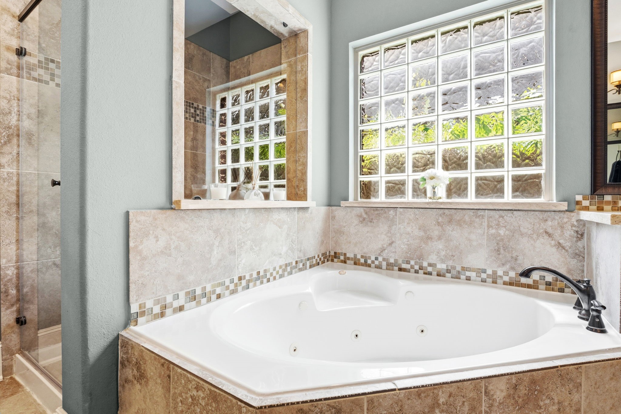 27383 Pendleton Trace Drive Spring, TX 77386 - Photo 16 of 33 Jetted tub and separate shower in the primary bathroom.