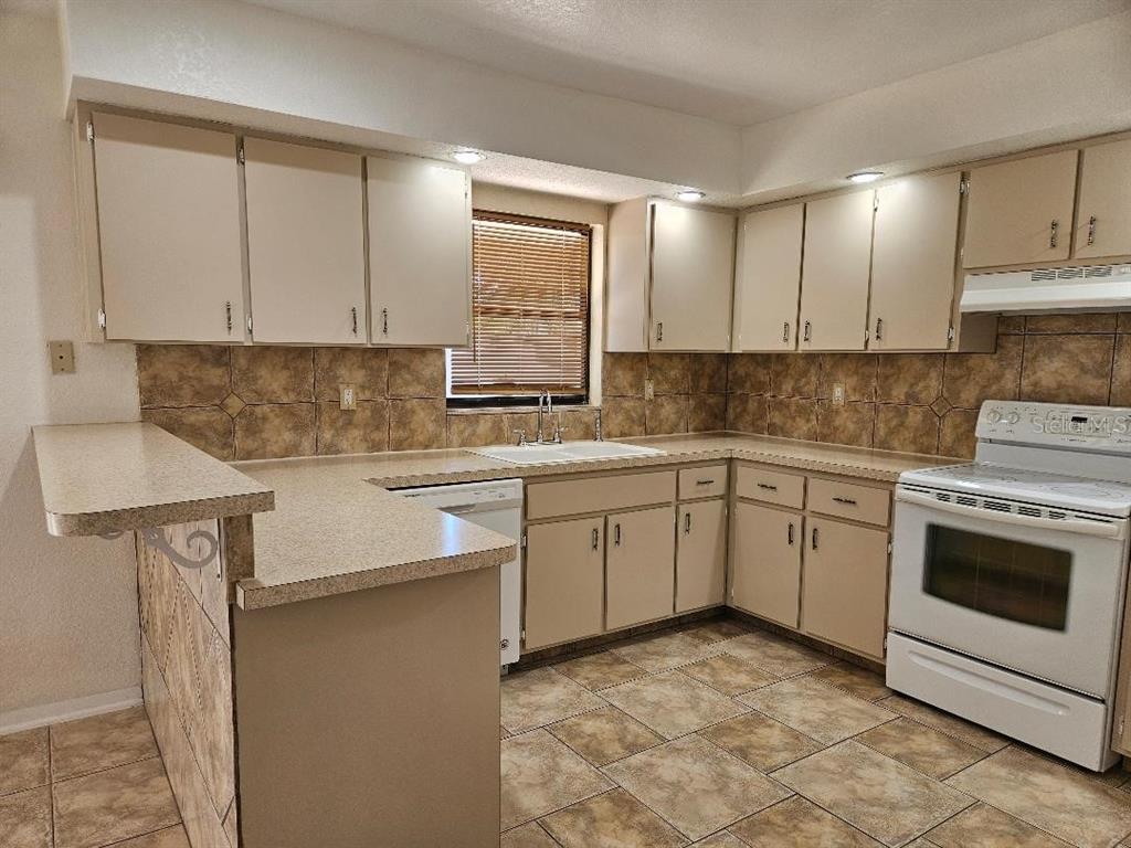 355 Spring Lake Boulevard Northwest Port Charlotte, FL 33952 - Photo 9 of 43