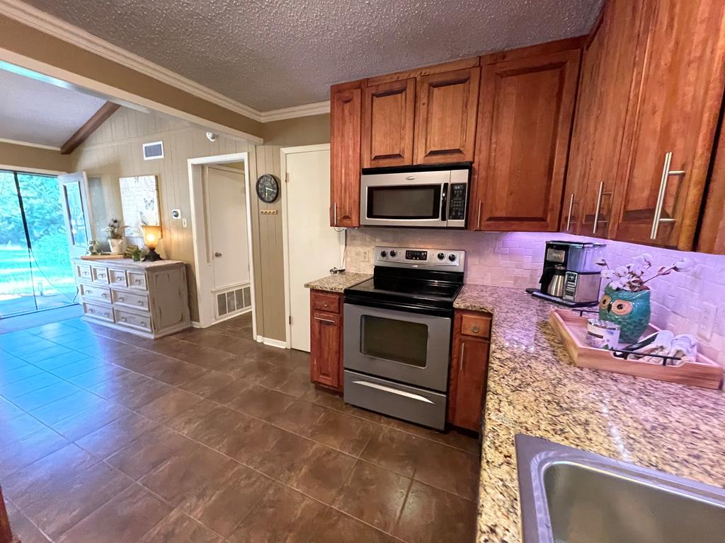 340 AN County Road Tennessee Colony, TX 75861 - Photo 8 of 36