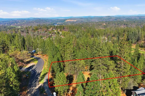 a view of a pathway with a yard