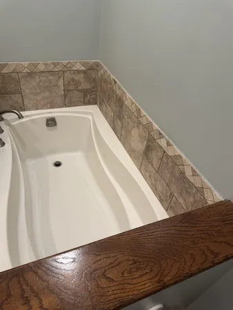 $2,200 | 1833 Greensprings Lane, Memphis, TN 38138