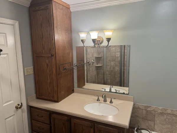 $2,200 | 1833 Greensprings Lane, Memphis, TN 38138