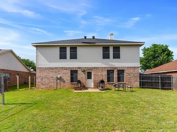 $320,000 | 1129 Switchgrass Lane, Crowley, TX 76036