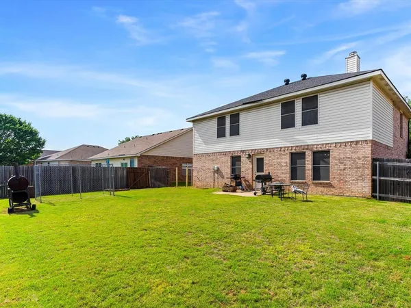 $320,000 | 1129 Switchgrass Lane, Crowley, TX 76036