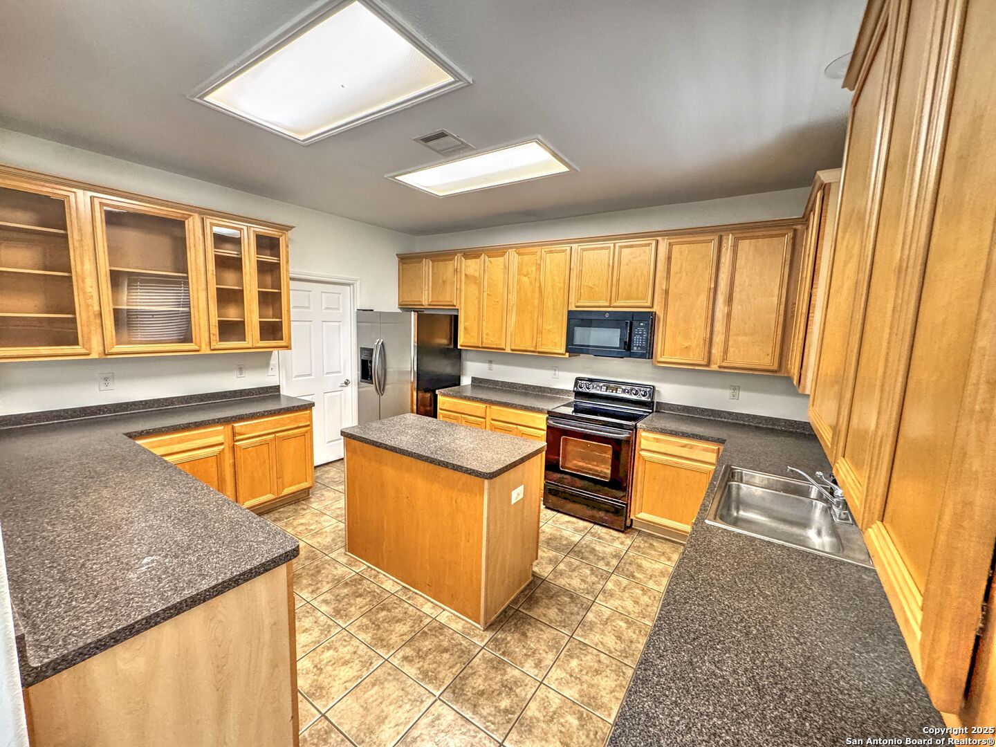 8711 Sandia Circle Helotes, TX 78023 - Photo 12 of 40