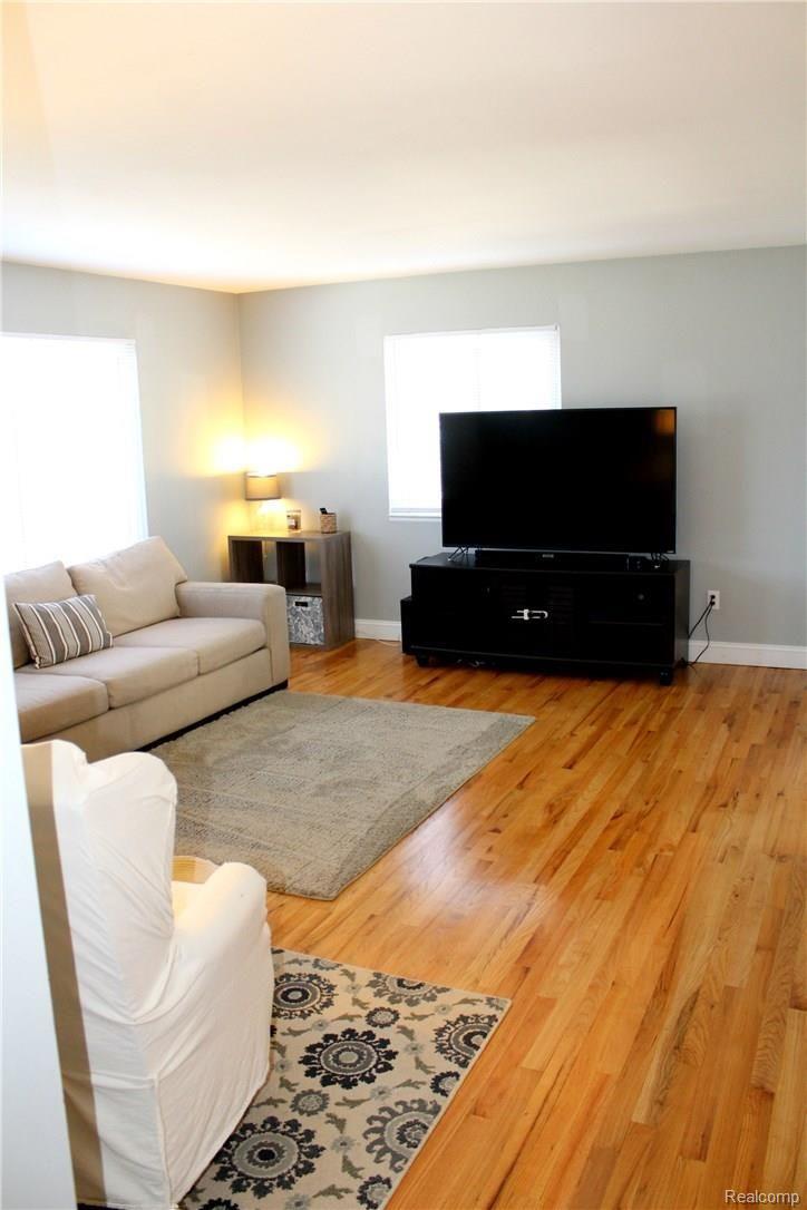 4895 Clarkston Road Clarkston, MI 48348 - Photo 4 of 18 Living Room