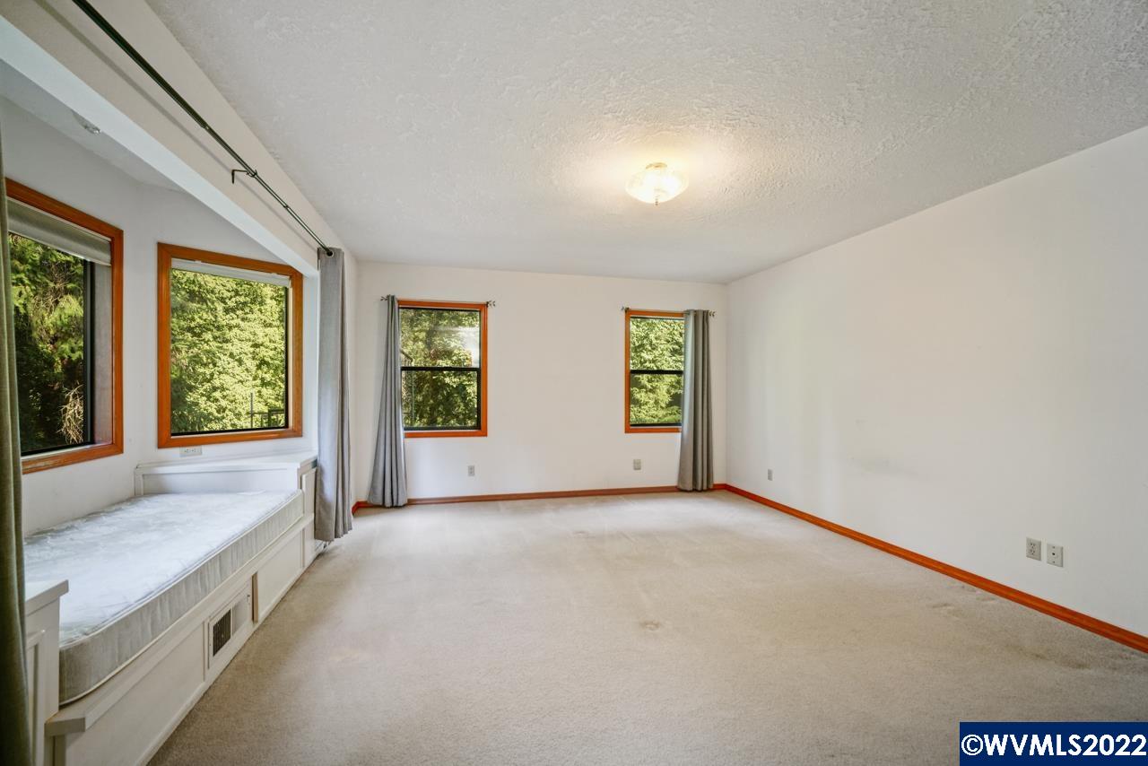 6515 Lardon Road Northeast Salem, OR 97305 - Photo 8 of 31
