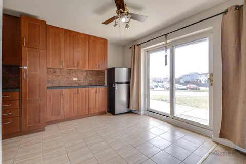 $209,900 | 1880 Bonnie Lane, Unit 116, Hoffman Estates, IL 60169