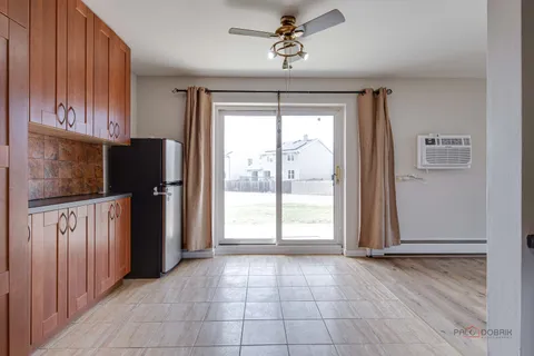 $209,900 | 1880 Bonnie Lane, Unit 116, Hoffman Estates, IL 60169