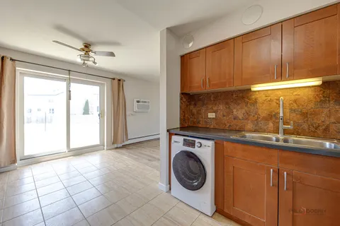 $209,900 | 1880 Bonnie Lane, Unit 116, Hoffman Estates, IL 60169