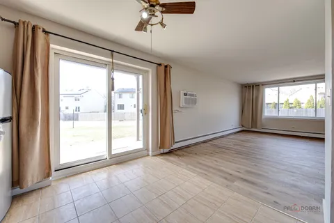 $209,900 | 1880 Bonnie Lane, Unit 116, Hoffman Estates, IL 60169