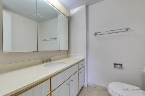 $209,900 | 1880 Bonnie Lane, Unit 116, Hoffman Estates, IL 60169