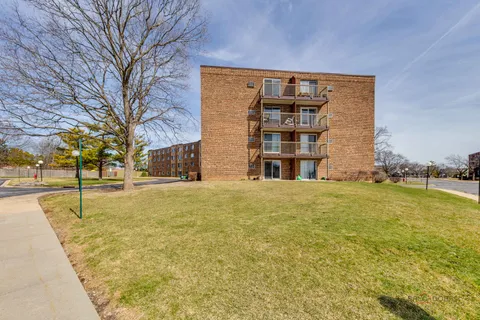 $209,900 | 1880 Bonnie Lane, Unit 116, Hoffman Estates, IL 60169