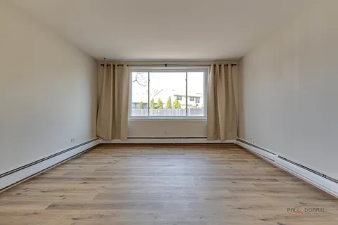 $209,900 | 1880 Bonnie Lane, Unit 116, Hoffman Estates, IL 60169