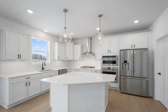 $549,695 | 321 Ravencroft Road, Waconia, MN 55387