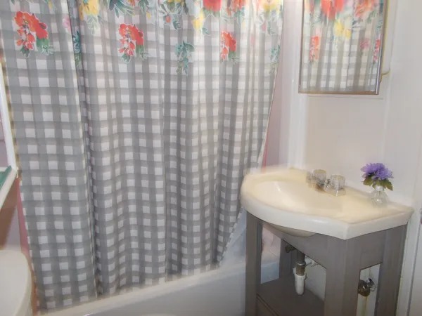 $1,200 | 2206 Enoch Avenue, Zion, IL 60099
