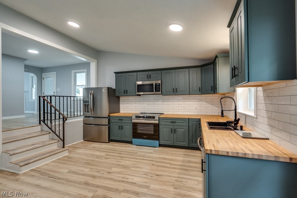 727 Franklin Road Northeast Massillon, OH 44646 - Photo 4 of 23
