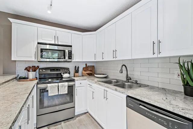 $3,400 | 825 Center Street, Unit 12D, Jupiter, FL 33458