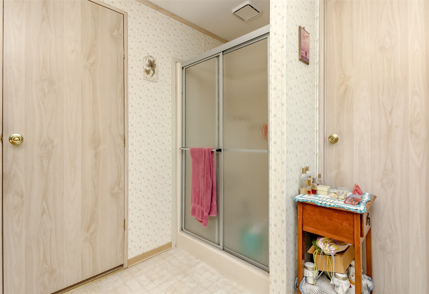 2611 South 288th Street, Unit 74 Federal Way, WA 98003 - Photo 18 of 30 a bathroom with a shower and a sink
