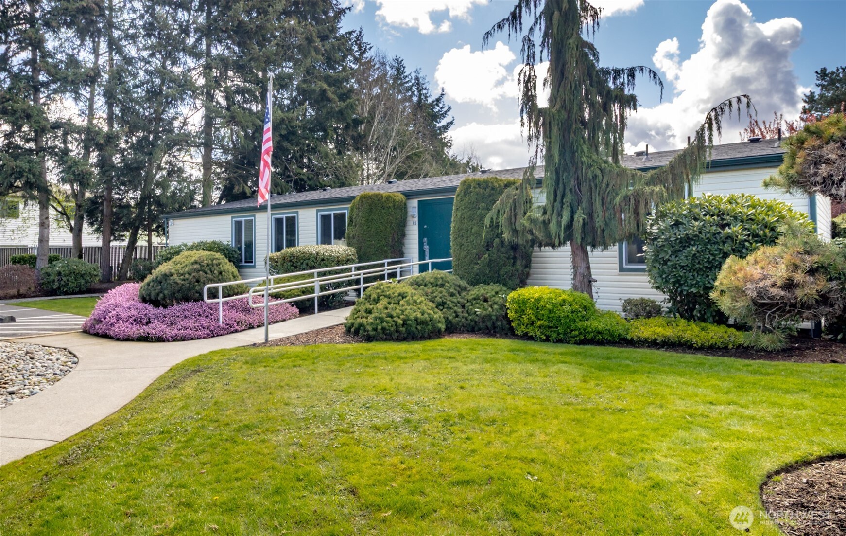 2611 South 288th Street, Unit 74 Federal Way, WA 98003 - Photo 28 of 30 a front view of a house with garden and trees