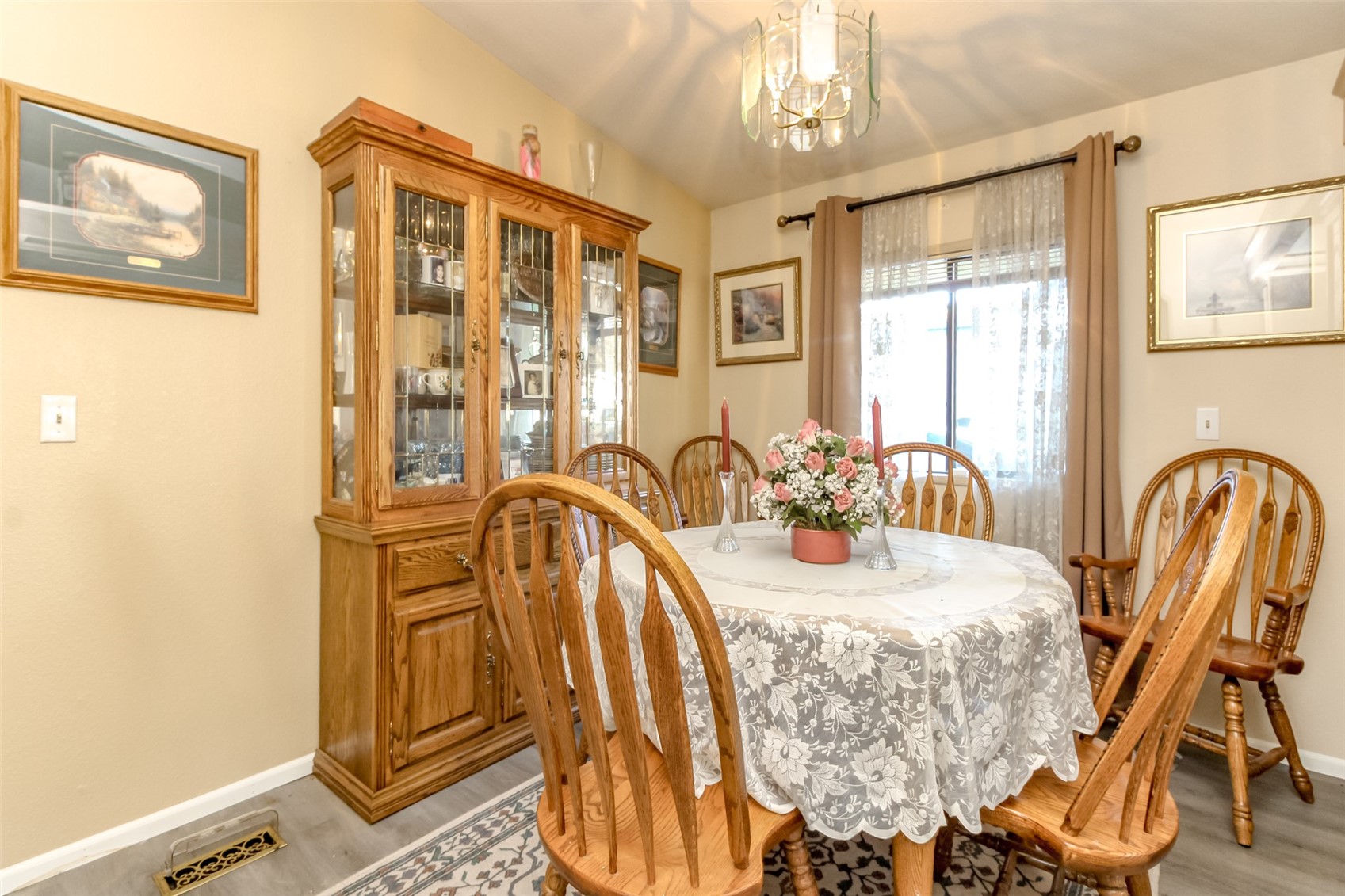 2611 South 288th Street, Unit 74 Federal Way, WA 98003 - Photo 8 of 30 a view of a dining room with furniture and a window