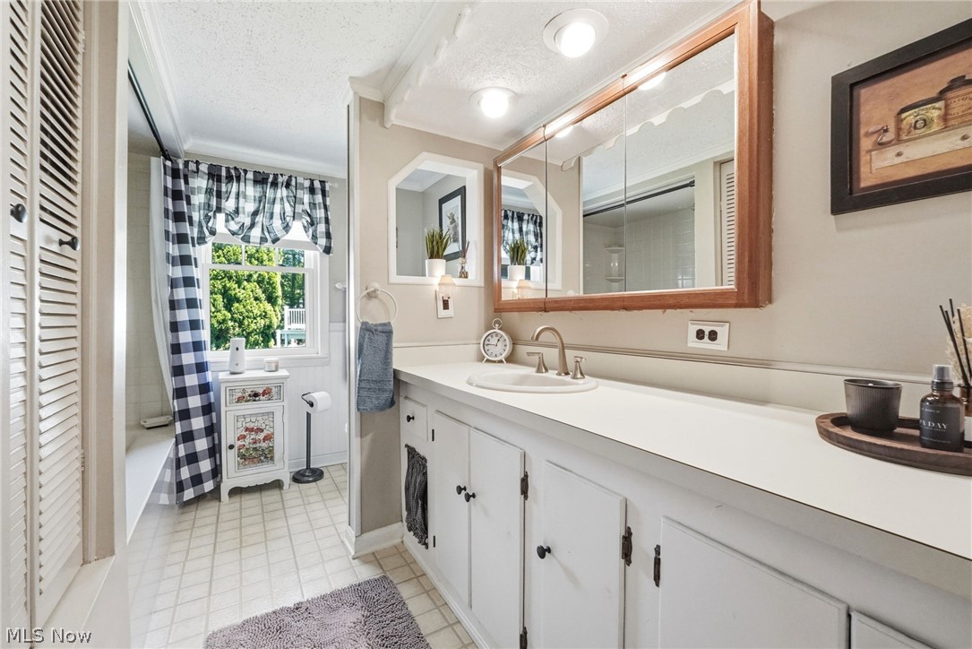 1105 Vermilion Road Vermilion, OH 44089 - Photo 18 of 50 1st floor full bath