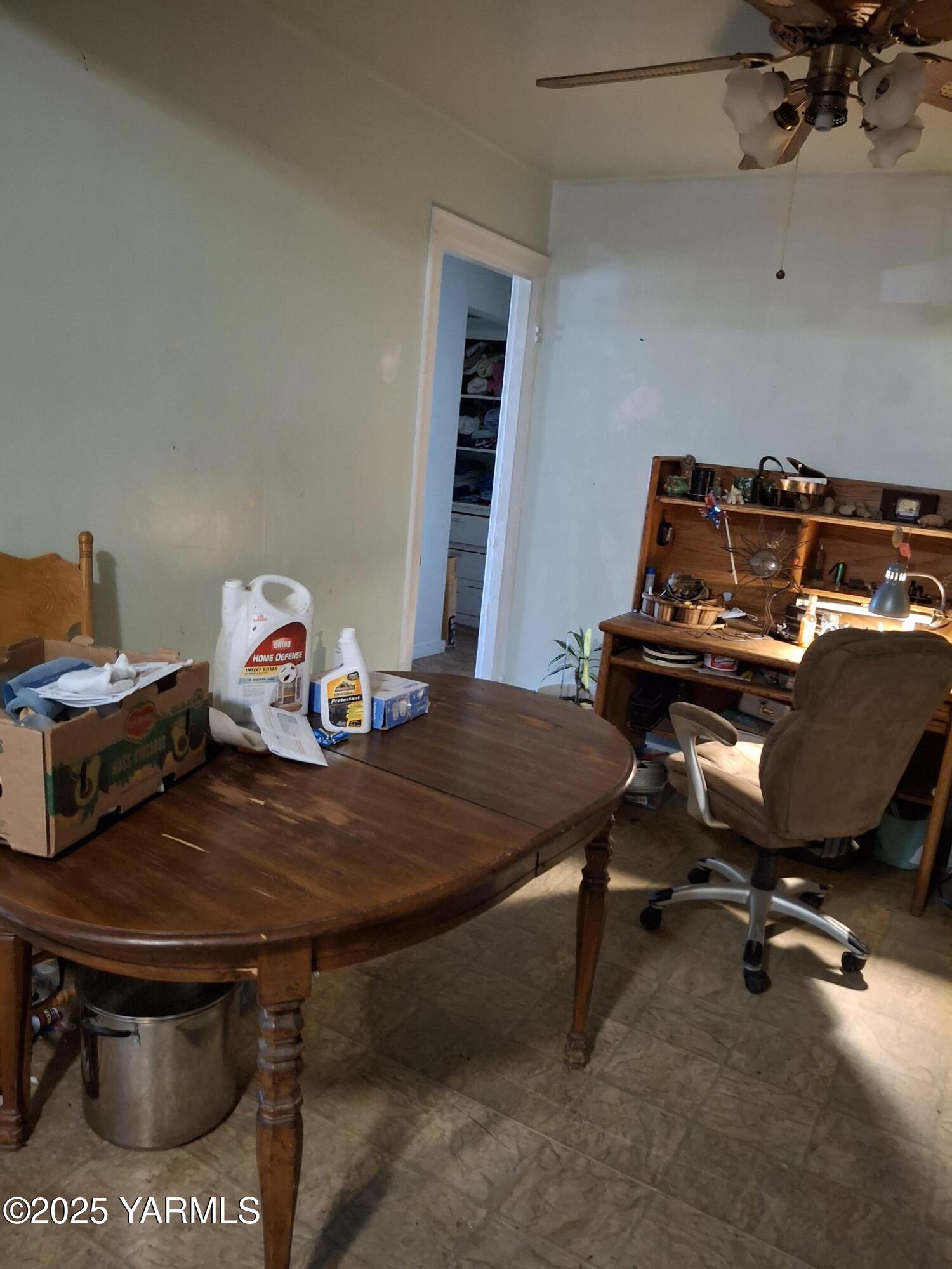 1371 Alexander Road Sunnyside, WA 98944 - Photo 3 of 5 a room with a table chairs and appliances