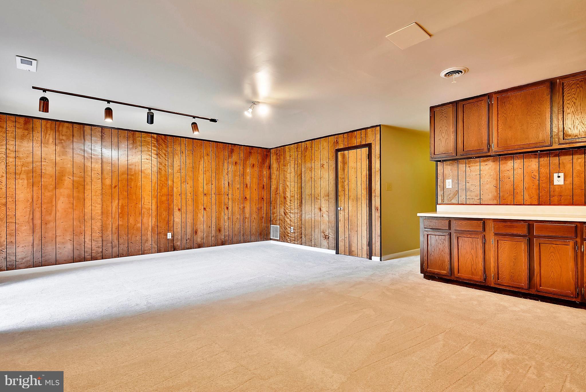 2019 Sarazen Place Reston, VA 20191 - Photo 21 of 30 Enormous Rec Room with Wet Bar