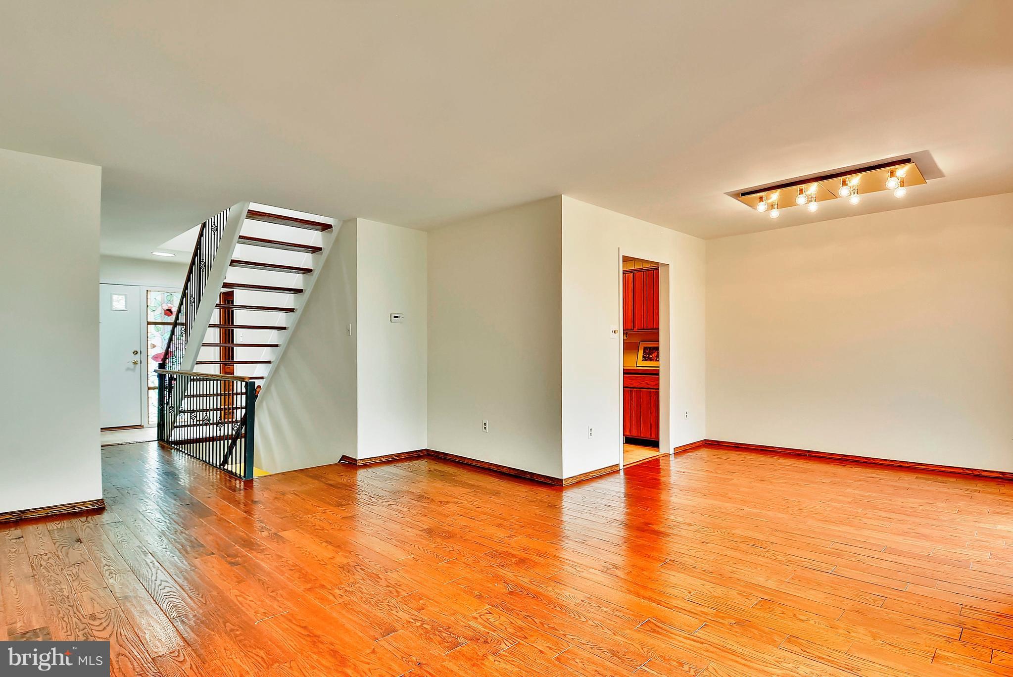 2019 Sarazen Place Reston, VA 20191 - Photo 7 of 30 terrific open spaces
