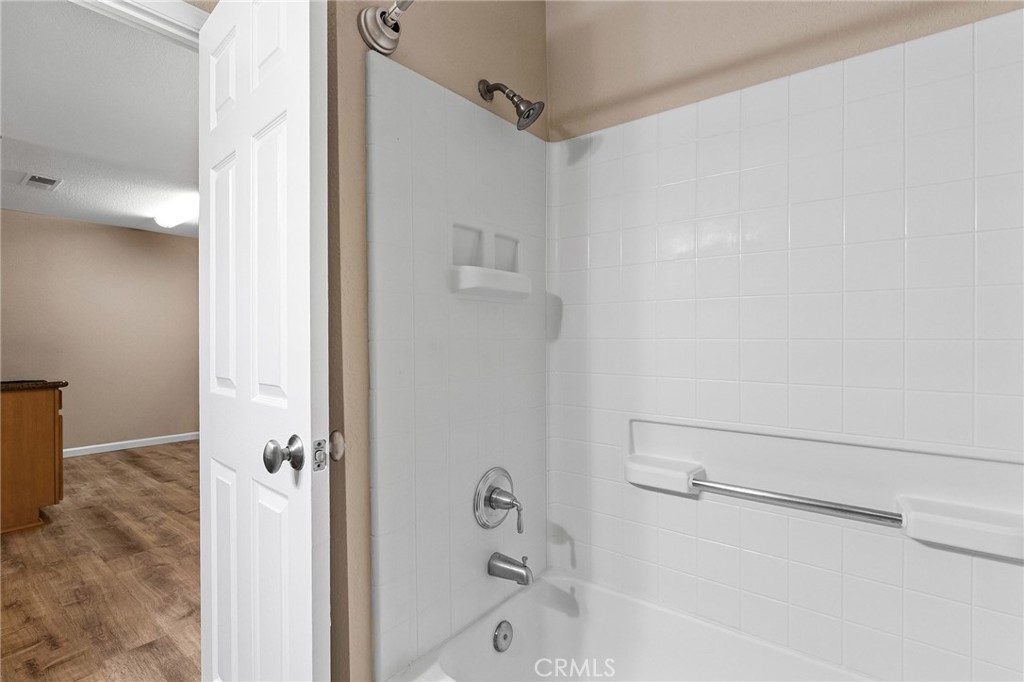 1114 Nord Avenue, Unit 17 Chico, CA 95926 - Photo 18 of 40 a bathroom with a bathtub