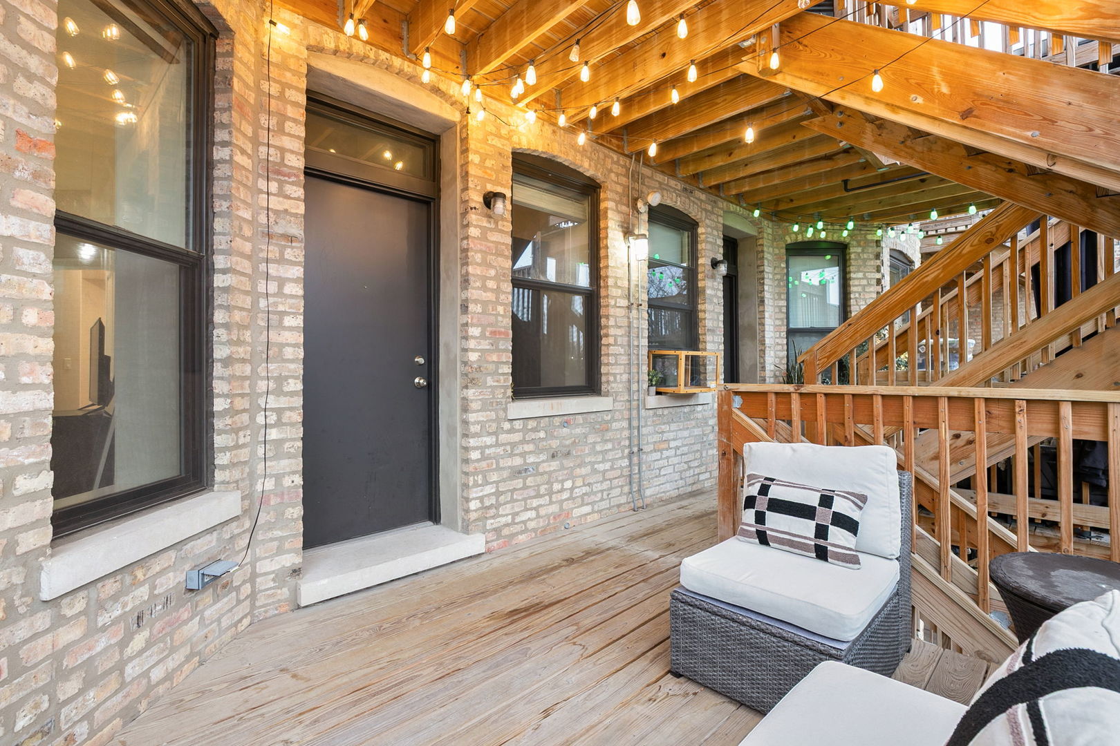 807 West Bradley Place, Unit 2 Chicago, IL 60613 - Photo 25 of 26 a balcony with furniture and wooden floor